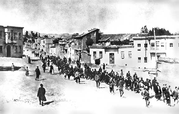 Armenians_marched_by_Turkish_soldiers,_1915 WIKIMEDIA